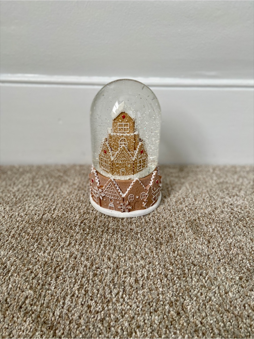 NWOT Holiday Gingerbread House Musical Snow Globe Christmas Decor
